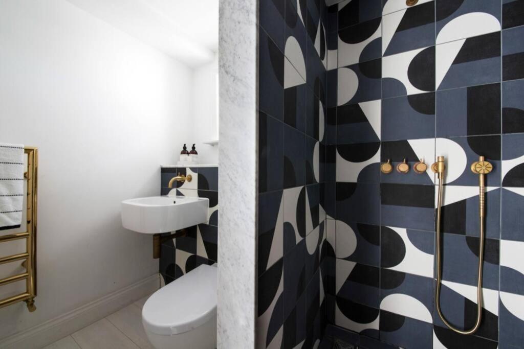 Large Townhouse Just 2 Minutes From The Sea/i360! *
