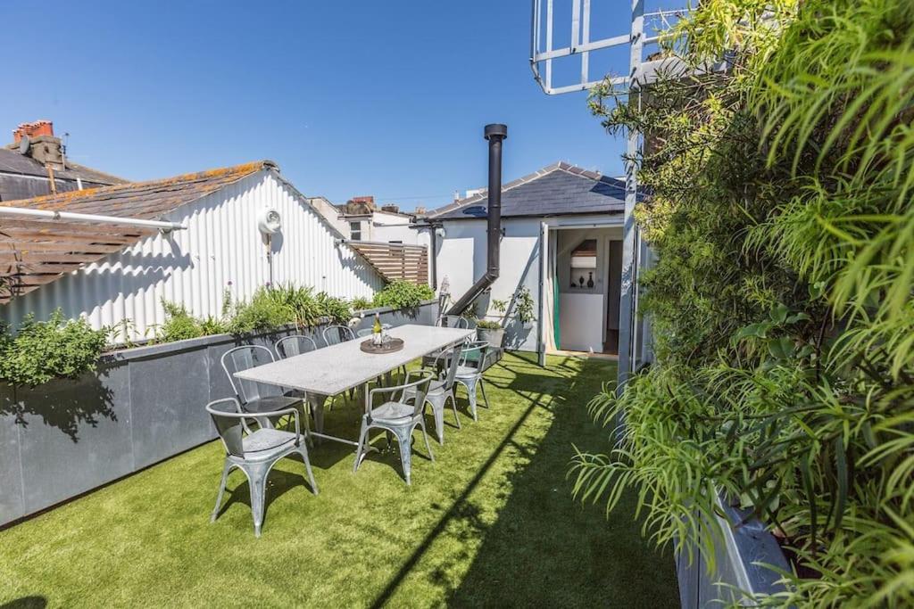 Large Townhouse Just 2 Minutes From The Sea/i360! Ferienhaus *
