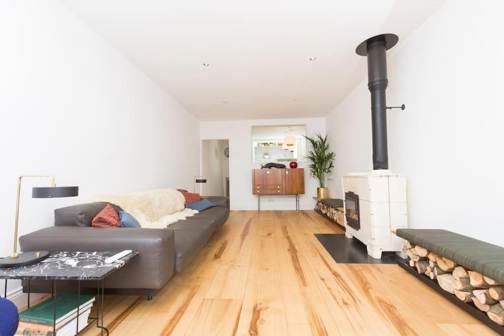 Ferienhaus Large Townhouse Just 2 Minutes From The Sea/i360!