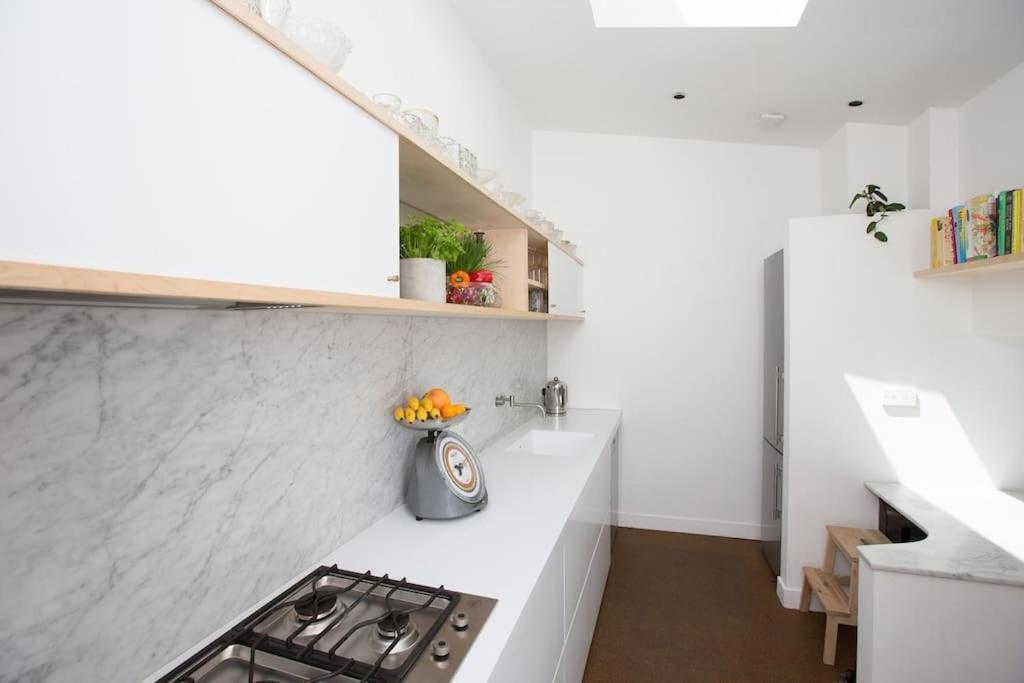 Large Townhouse Just 2 Minutes From The Sea/i360! Ferienhaus *